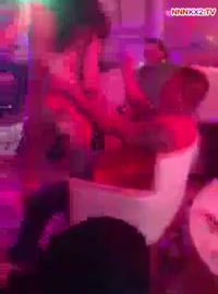 คลิปหลุดมาใหม่ YAI FOTO สวิงกิ้งสาวไซด์ไลน์ น้องบอกรุมเย็ดราคาเหมาเลยจัดให้น้องเขาหน่อยโครตมันส์
