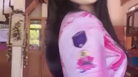 คลิปหลุดไทย สก๊อยสาวพิมพ์นิยมเต้นยั่วลงติ๊กต่อก ก่อนจะโดนผัวลากไปโซ้ยหีแบบจัดเต็ม มั่นเขี้ยวมาตั้งแต่หน้าบ้าน ตัวเล็กแต่ซ่อนรูปจัด ทั้งนมทั้งหีเด็ดจัด