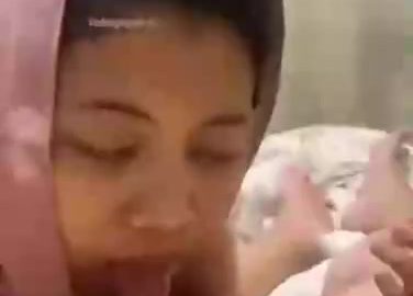 คลิปหลุดมาใหม่ สาวน้อยมุสลิมโม๊คควยหนุ่มไทย ควยไม่ขลิบแต่เงี่ยนอยากโดนเย็ดหี กินน้ำอสุจิโชว์ให้ชื่นใจ