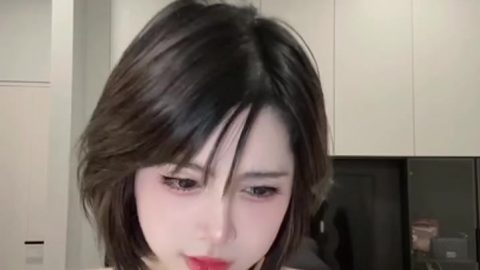 น้องไอซ์ ดาวtiktok ดาวสุดสวยที่อวดเรือนร่างอันน่าตลึง เผยนมสุดอลังการ